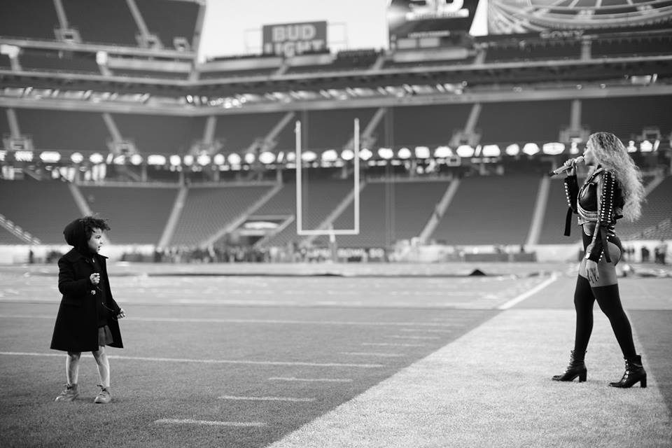Beyonce and Blue Ivy on the field before the Super Bowl