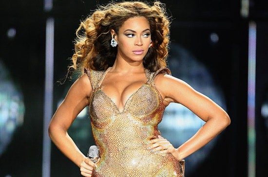 beyonce_performing_thumb_550x364