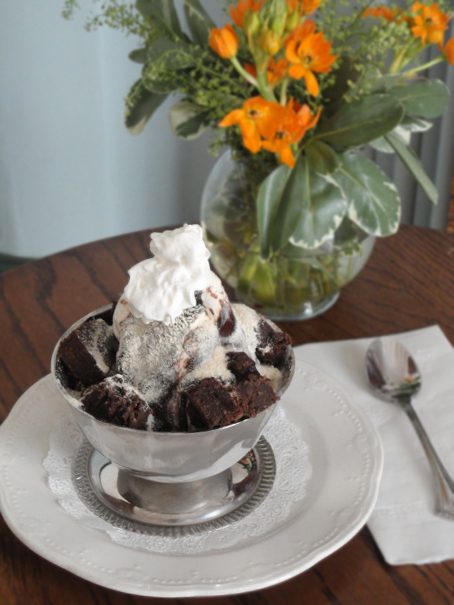Mt Vesuvius Sundae