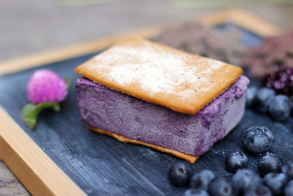 Weckerlys_BlueberrySandwich